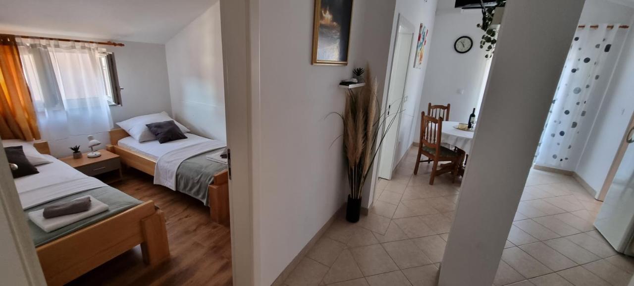 Apartments Cosic Grebastica Exterior photo