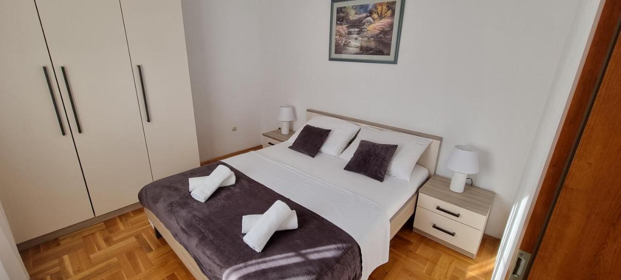 Apartments Cosic Grebastica Exterior photo